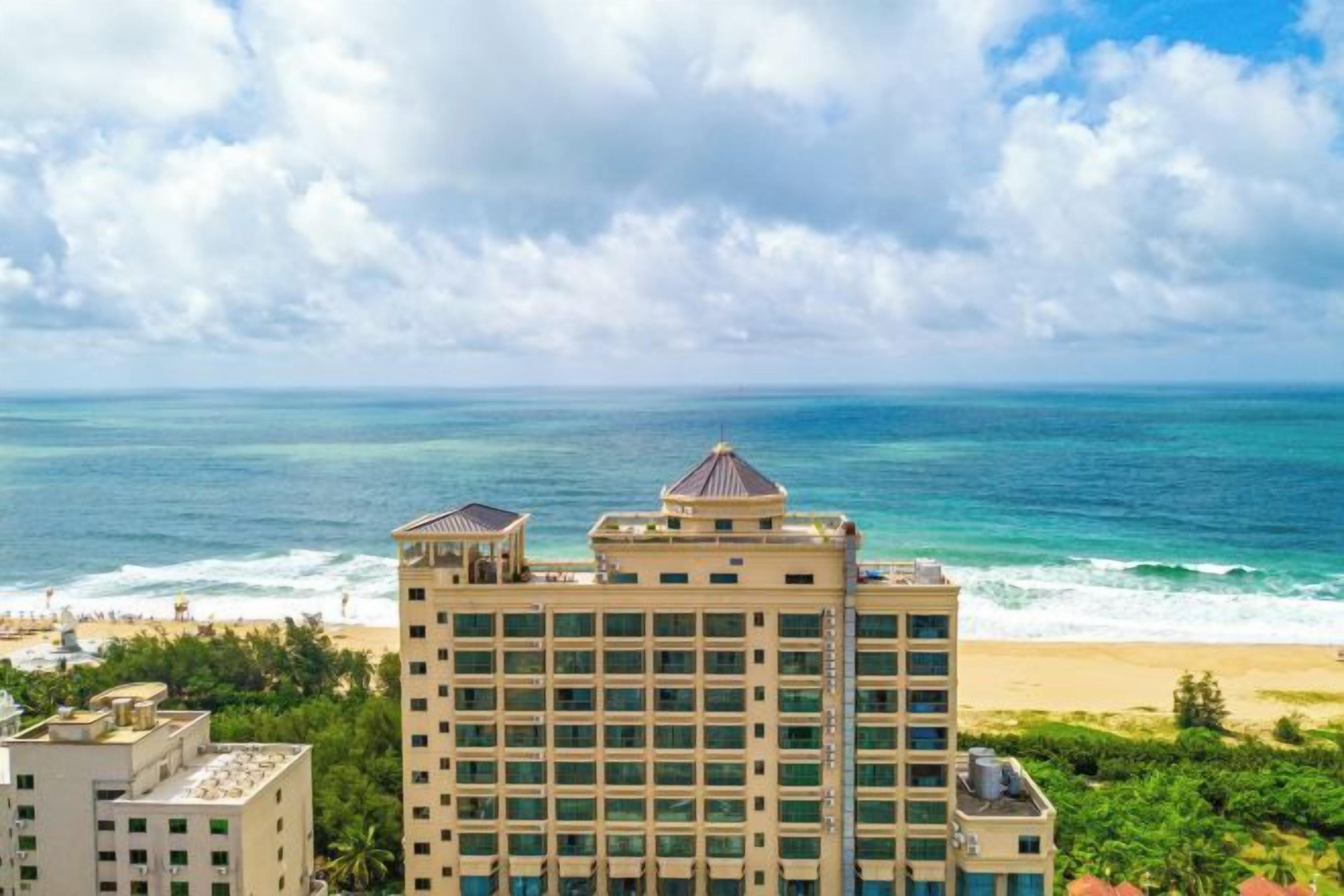 A hotel with a view of the ocean and beach.