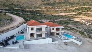 Exclusive-Villa | Wohnbereich | Flachbildfernseher, Videospielkonsole