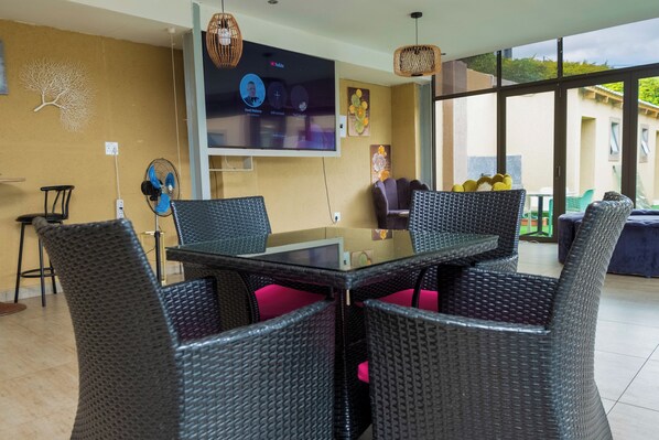 客室内のダイニングエリア