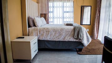 Deluxe Room, 1 Bedroom, Air conditioning, Courtyard View | 2 bedrooms, individually decorated, individually furnished, desk
