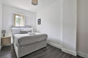 2 slaapkamers, verduisterende gordijnen, geluiddichte muren