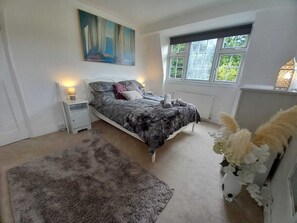 4 bedrooms, iron/ironing board, travel cot, free WiFi