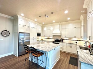Fridge, microwave, oven, stovetop - Boaters' paradise, direct access to the Intracoastal, East Bay and Gulf. (Bolivar Peninsula)