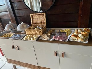 Free daily buffet breakfast  - Pousada das Flores (Fernando de Noronha)