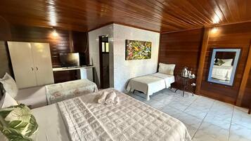 Quarto família | Frigobar, Wi-Fi de cortesia