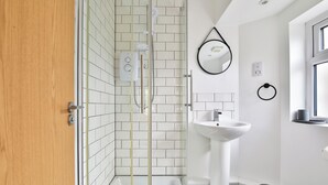Bathroom - Stunning Studio In Converted Building (Swansea)