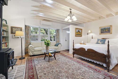 Casa Esquina: Cozy Studio in the Ojai Valley's “Mo Town”