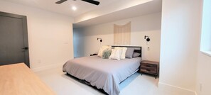 4 bedrooms, desk, iron/ironing board, free WiFi