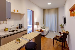 Superior Apartment | Living area | Flat-screen TV - Zur Suítes (Campos do Jordão)