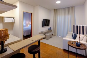 Superior Apartment | Living area | Flat-screen TV - Zur Suítes (Campos do Jordão)