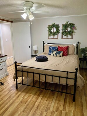 4 chambres, fer et planche à repasser, Wi-Fi, draps fournis