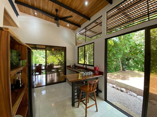 Casita Tulix: a cozy cabin with 1 bedroom and WiFi, AC in adorable Samara