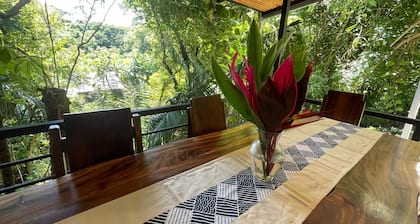 Casita Tulix: a cozy cabin with 1 bedroom and WiFi, AC in adorable Samara