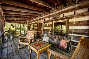 Terrace/patio - 3BR, 2.5BA Log Cabin (Nashville)