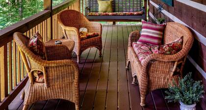Secluded Log Cabin on 5 Acres | Wildlife & Forest Views 3BR, 2BA