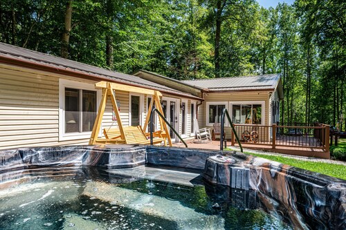 Private Hilltop Retreat | Hot Tub & 15 Min to Nashville3BR, 3.5 BA