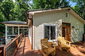 Terrace/patio - Private Hilltop Retreat | Hot Tub & 15 Min to Nashville3BR, 3.5 BA (Nashville)