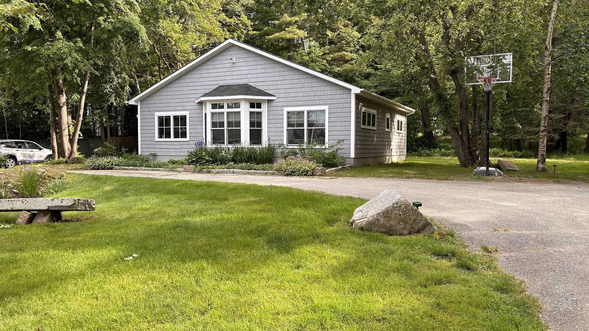 Bijou By The Bay- Guest House on large waterfront estate, walk to Bar Harbor