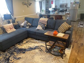 Smart-TV, Kamin, Bücher