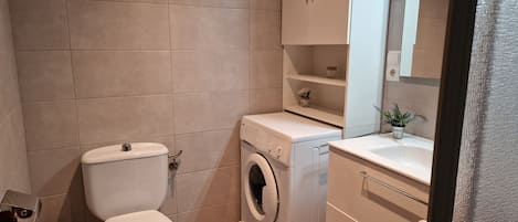 Douche, serviettes fournies