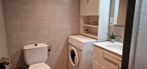 淋浴设施、毛巾