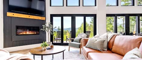 Smart TV, fireplace