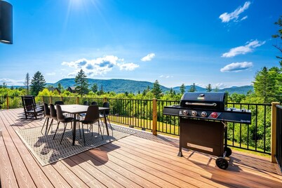 New Cabin, Mtn views, Hot Tub and Games