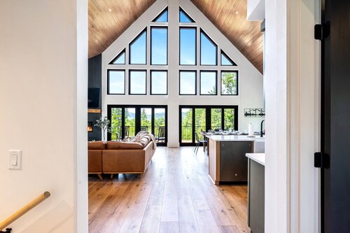 Ski Sunday River, Hot Tub, GameRoom, Epic Views, Fireplace, Dog friendly