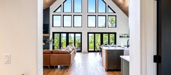 Ski Sunday River, Hot Tub, GameRoom, Epic Views, Fireplace, Dog friendly