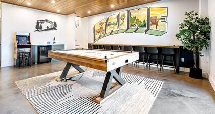 New Mtn View Cabin with Hot Tub and Games