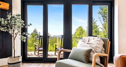 Hot Tub, GameRoom, Fire Pit, close-by Sunday River, Mountain views, Dog friendly