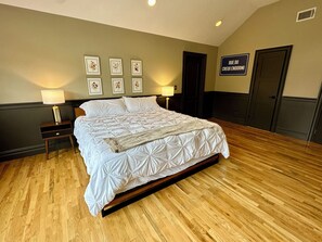 4 bedrooms, desk, iron/ironing board, WiFi