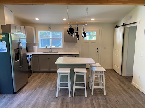 Charming 3-bedroom house in Puyallup with WiFi, AC