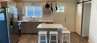 Charming 3-bedroom house in Puyallup with WiFi, AC