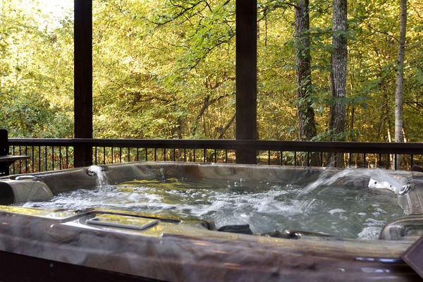 Bañera de hidromasaje al aire libre