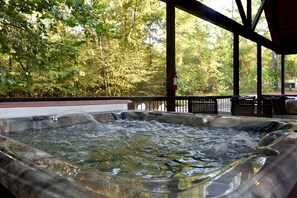 Outdoor spa tub