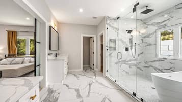 Douche, serviettes fournies