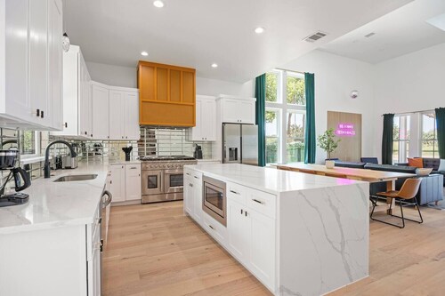 Neuhaus with Pool and Spa