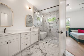Shower, hair dryer, towels