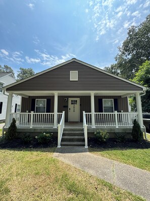 Exterior - Charming remodeled 3-bed house w/ AC, WiFi, Yoga setup in brilliant Paducah (Paducah)