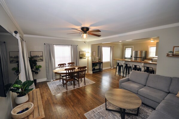 Smart TV - Charming remodeled 3-bed house w/ AC, WiFi, Yoga setup in brilliant Paducah (Paducah)