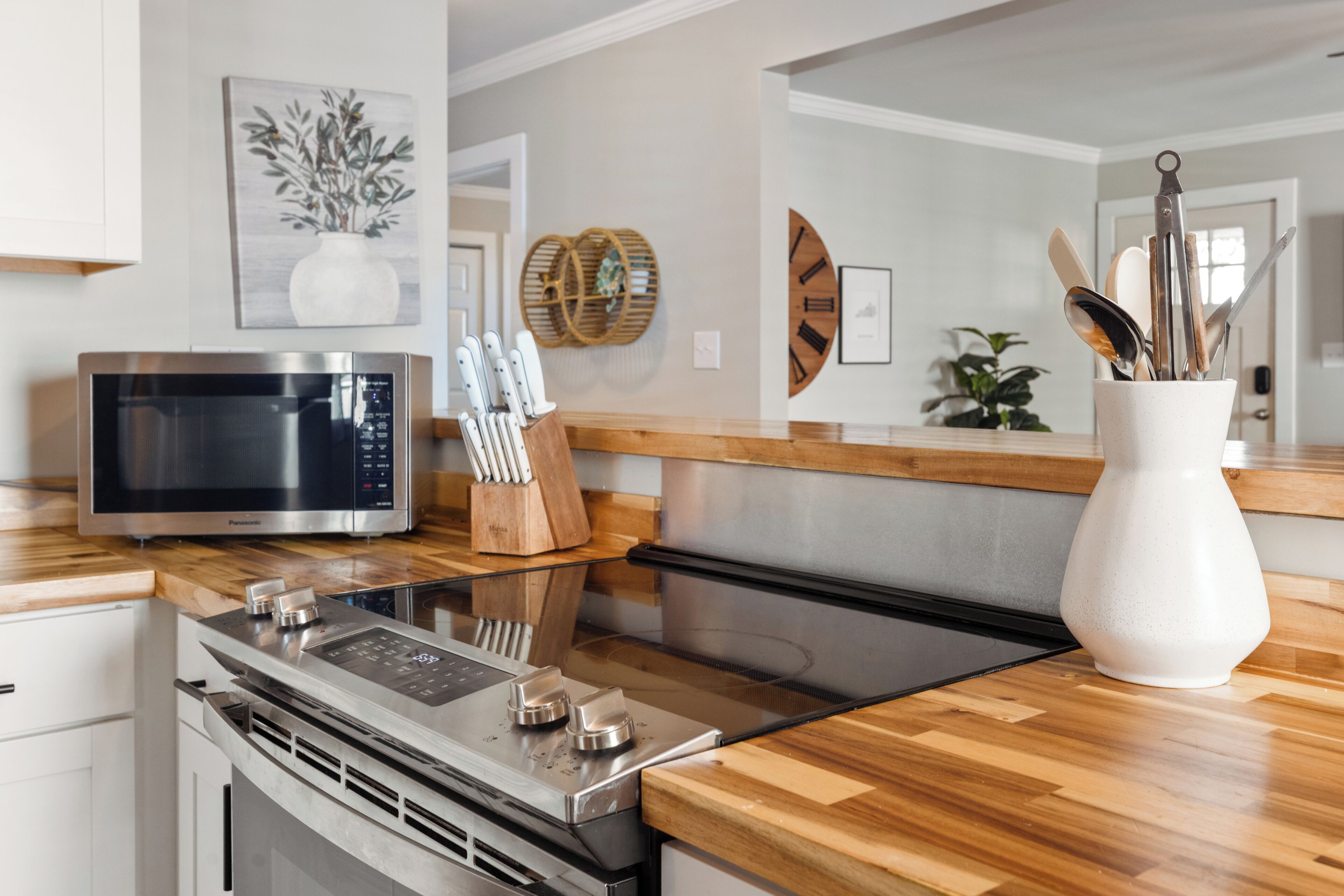 冰箱、微波炉、烤箱、炉灶