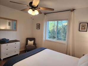 2 habitaciones, tabla de planchar con plancha y cuna de viaje 