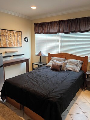 3 habitaciones, tabla de planchar con plancha y cuna de viaje 