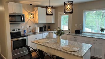 KylskÄp, mikrovÄgsugn, ugn och kaffe- och tebryggare