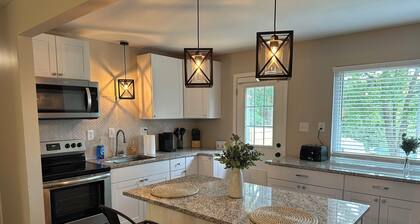 Cozy 4-bedroom house in enjoyable Lexington with WiFi, AC. Centrally located.