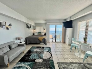Iron/ironing board, WiFi, bed sheets - Winter Rates! 20/F Oceanfront Studio, King Bed (Myrtle Beach)