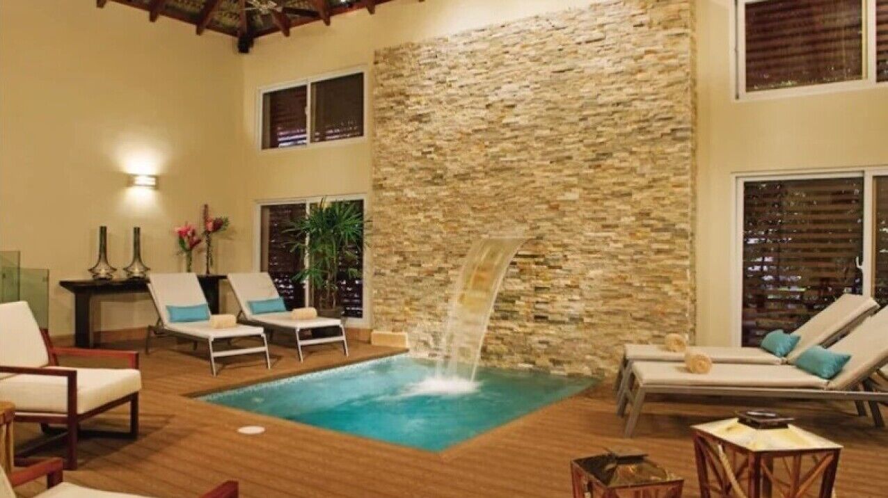 Couples treatment rooms, sauna, hot tub, steam room, hot springs