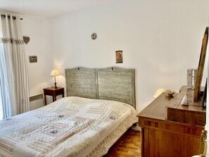 2 habitaciones, tabla de planchar con plancha y acceso a internet