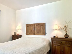 2 soverom, strykejern/-brett og internettilgang